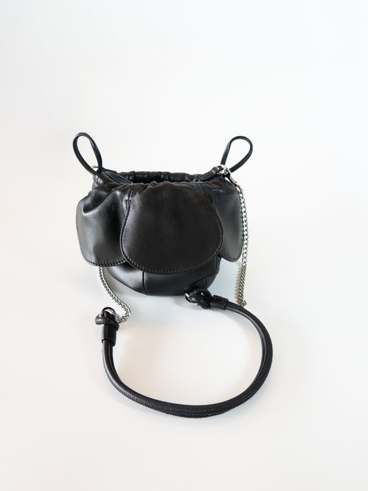 Bolso Pétalo de Piel Negro - Bimba Y Lola - La Reversa