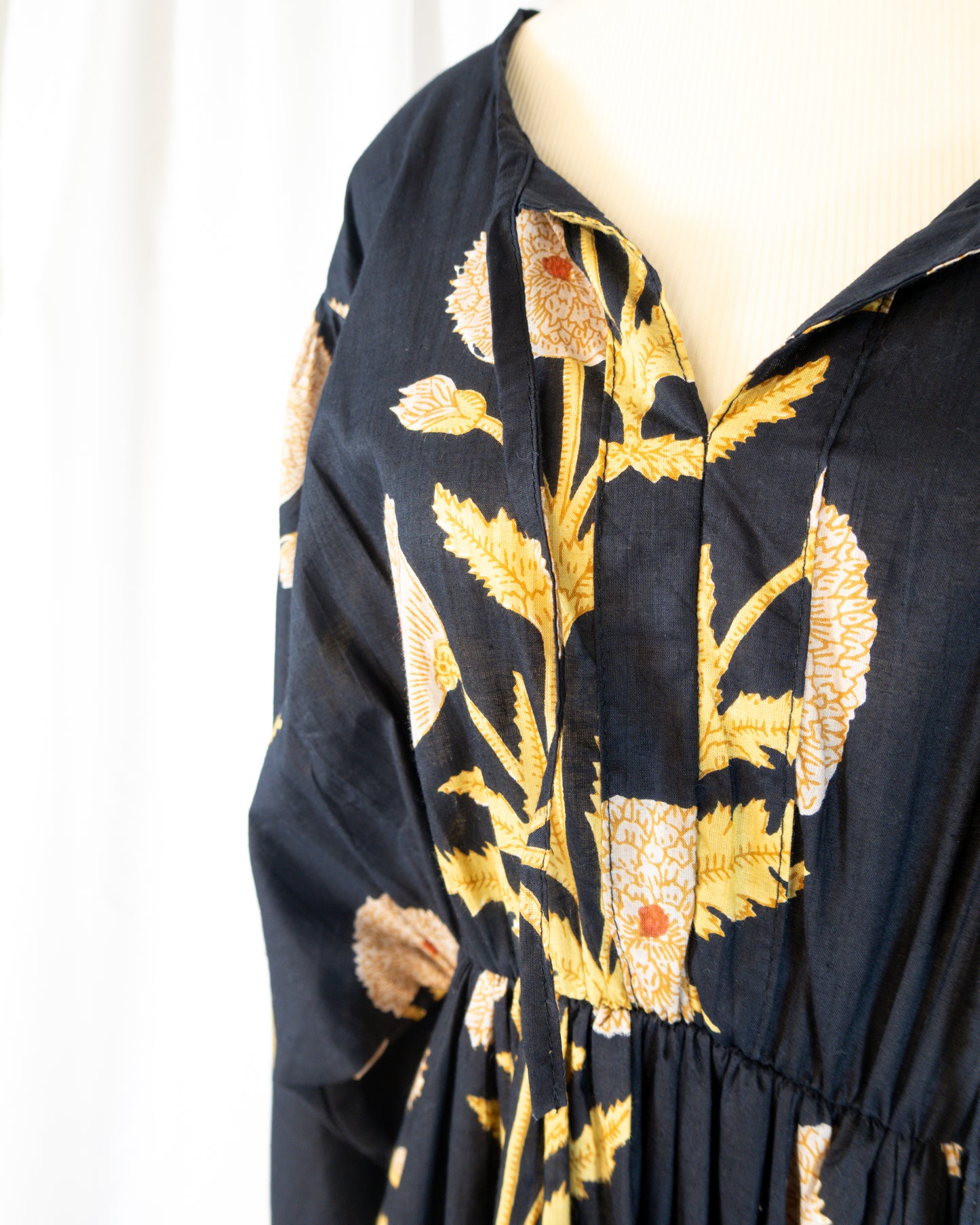 Vestido Negro Estampado - Alia Enterprises