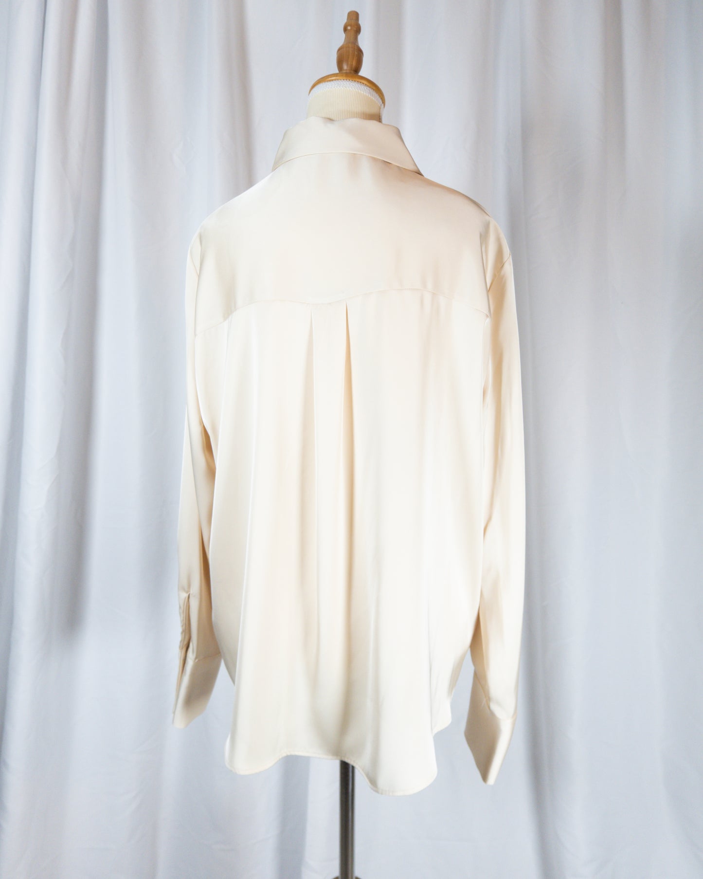Camisa Satinada con Lazos de Terciopelo – Zara