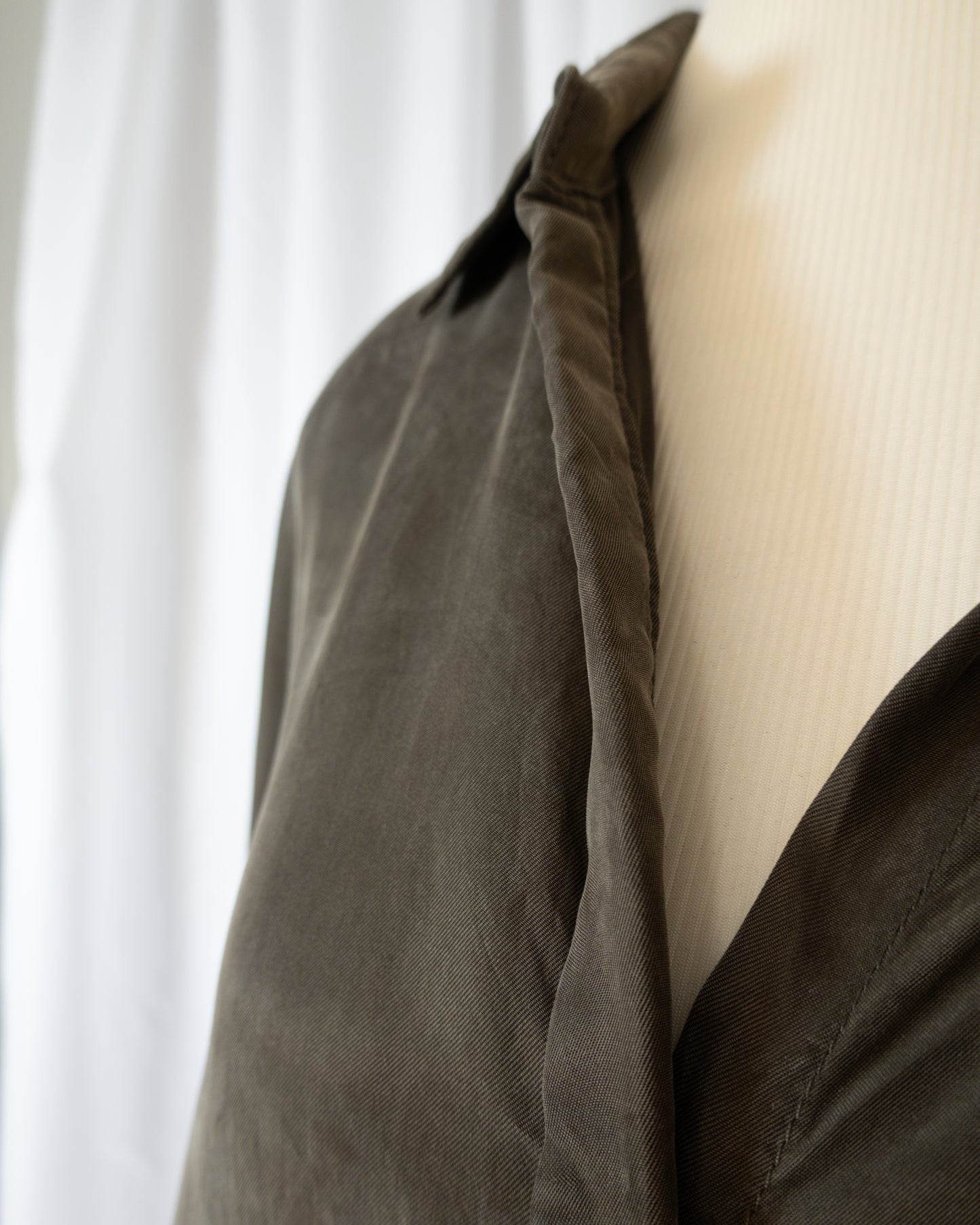Vestido Camisero Satinado Khaki - “Bonjour Mon Amour”