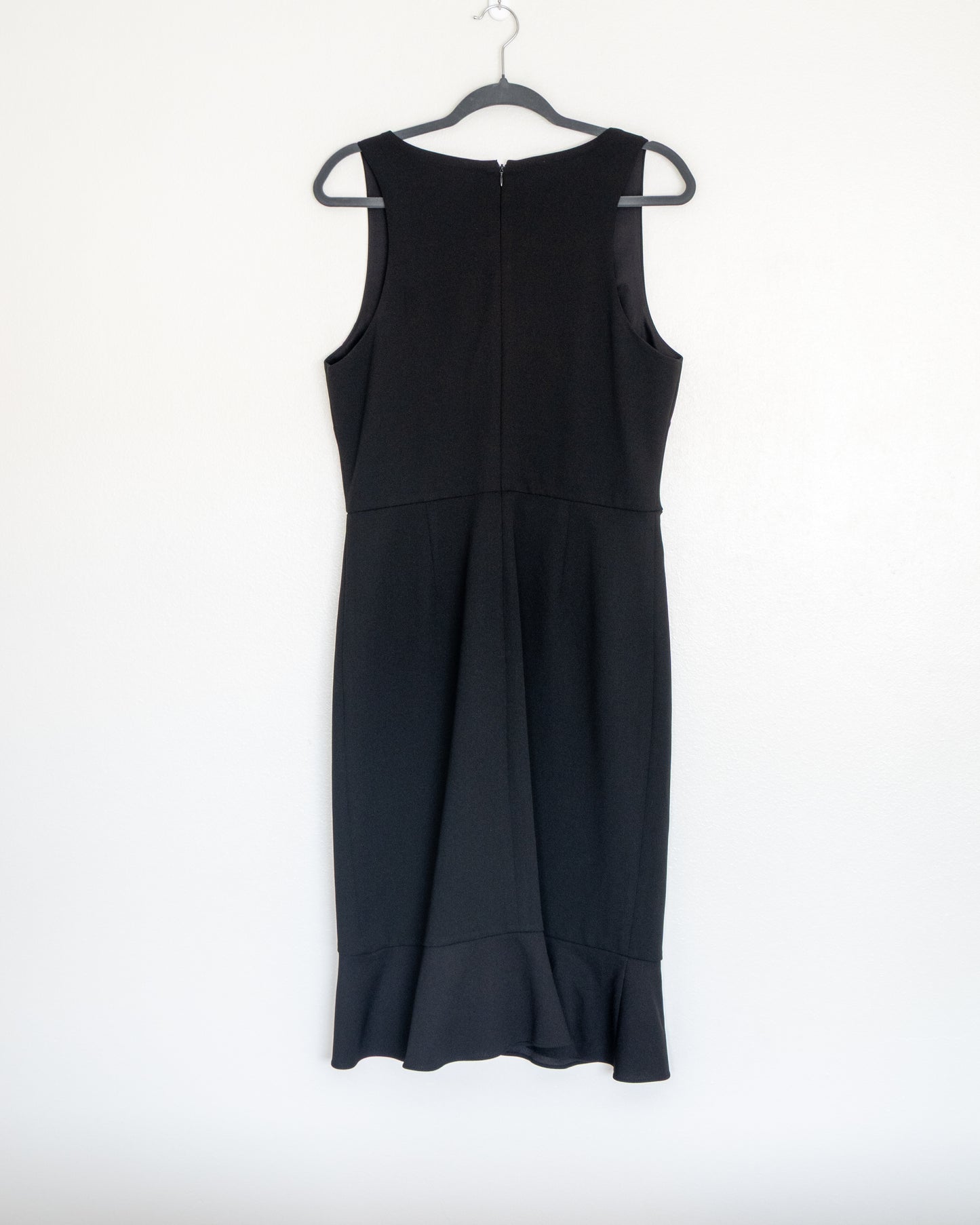 Vestido Midi Negro Estructurado - Betsey Johnson - La Reversa