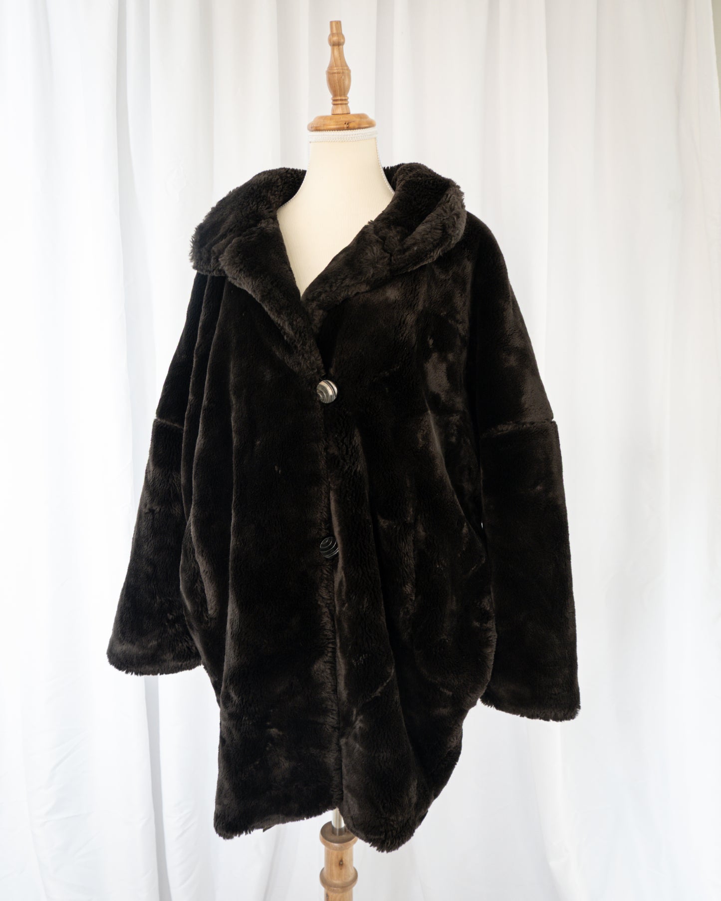 Abrigo Faux Fur Café Chocolate - Novelti - La Reversa