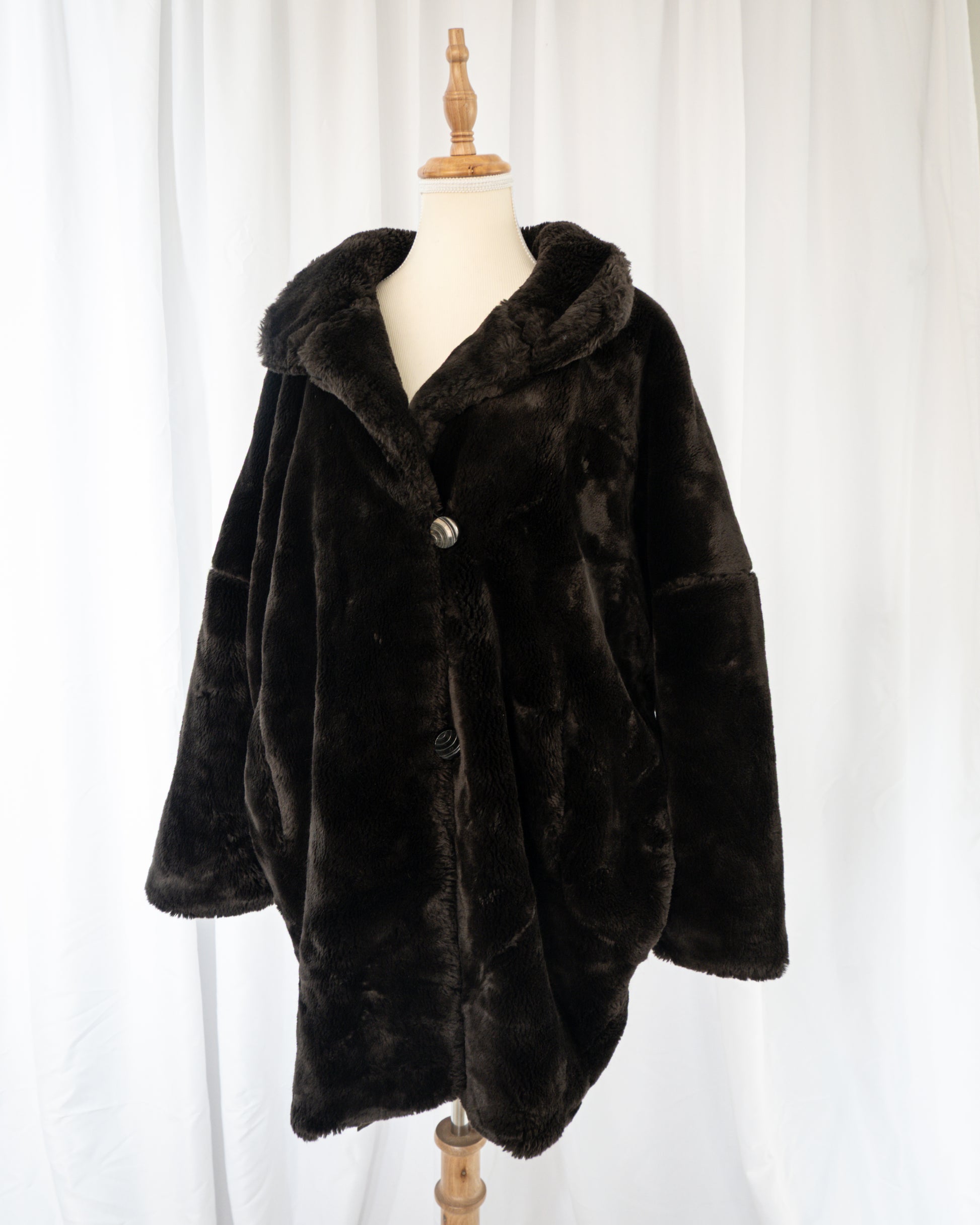 Abrigo Faux Fur Café Chocolate - Novelti - La Reversa