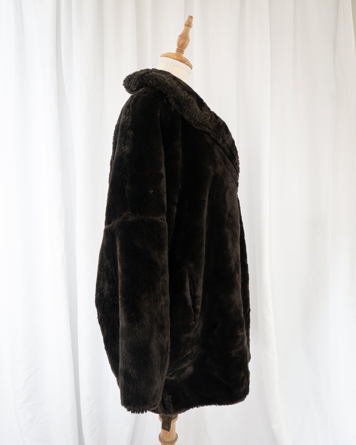 Abrigo Faux Fur Café Chocolate - Novelti - La Reversa