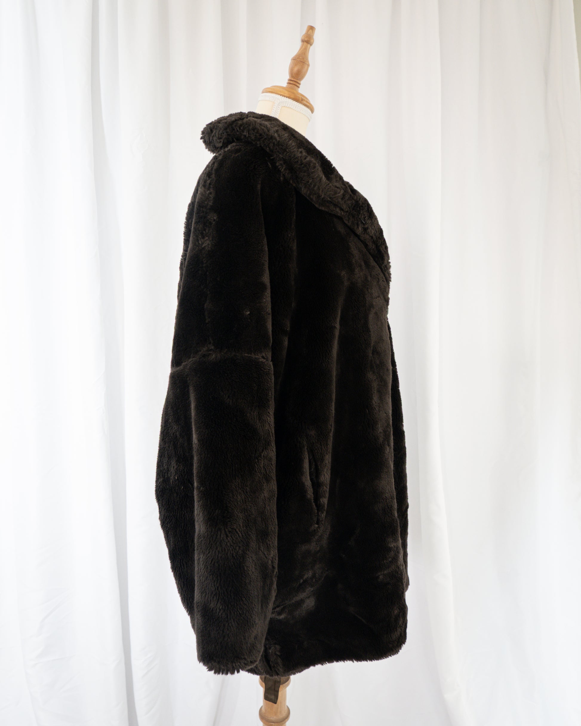 Abrigo Faux Fur Café Chocolate - Novelti - La Reversa
