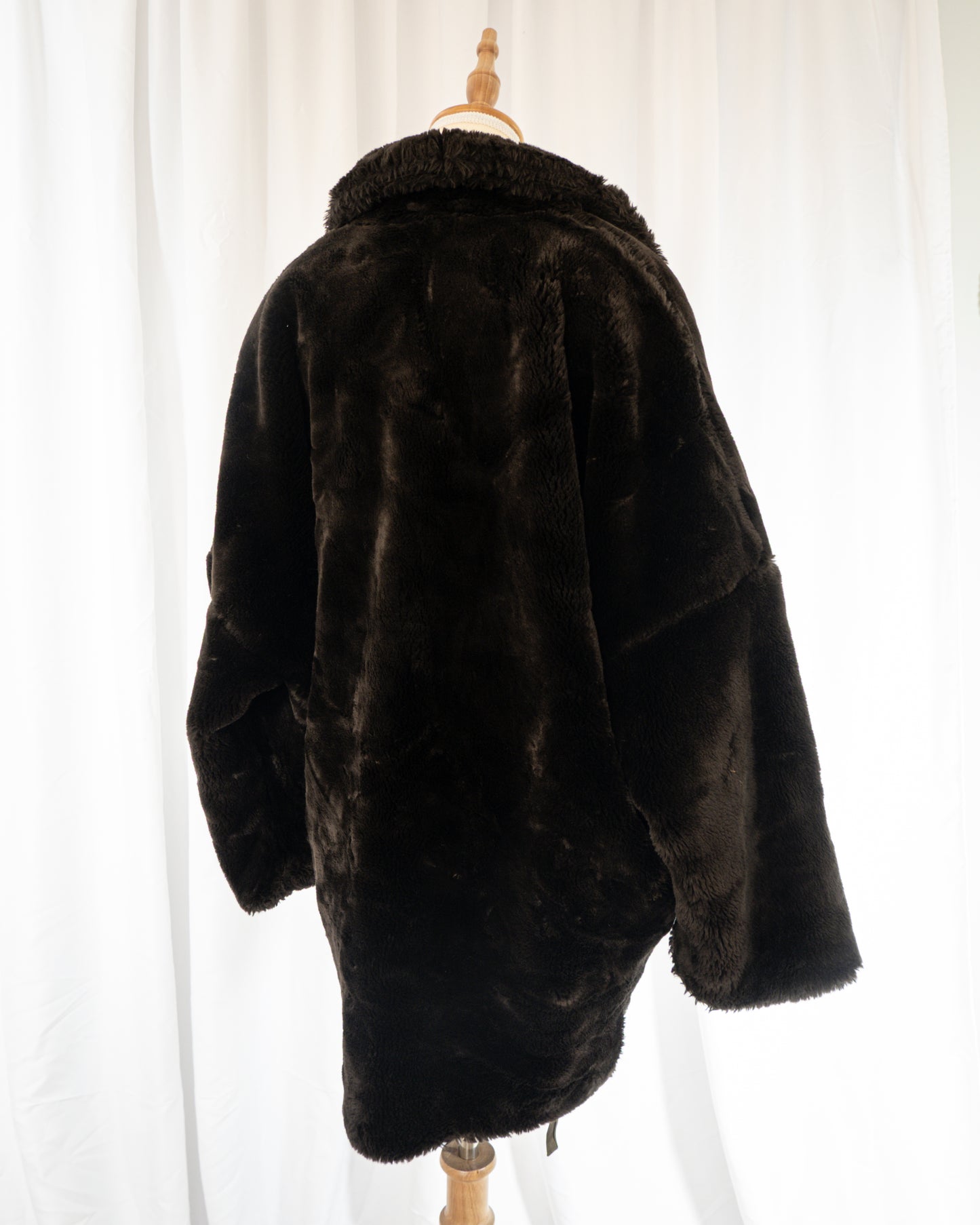 Abrigo Faux Fur Café Chocolate - Novelti - La Reversa
