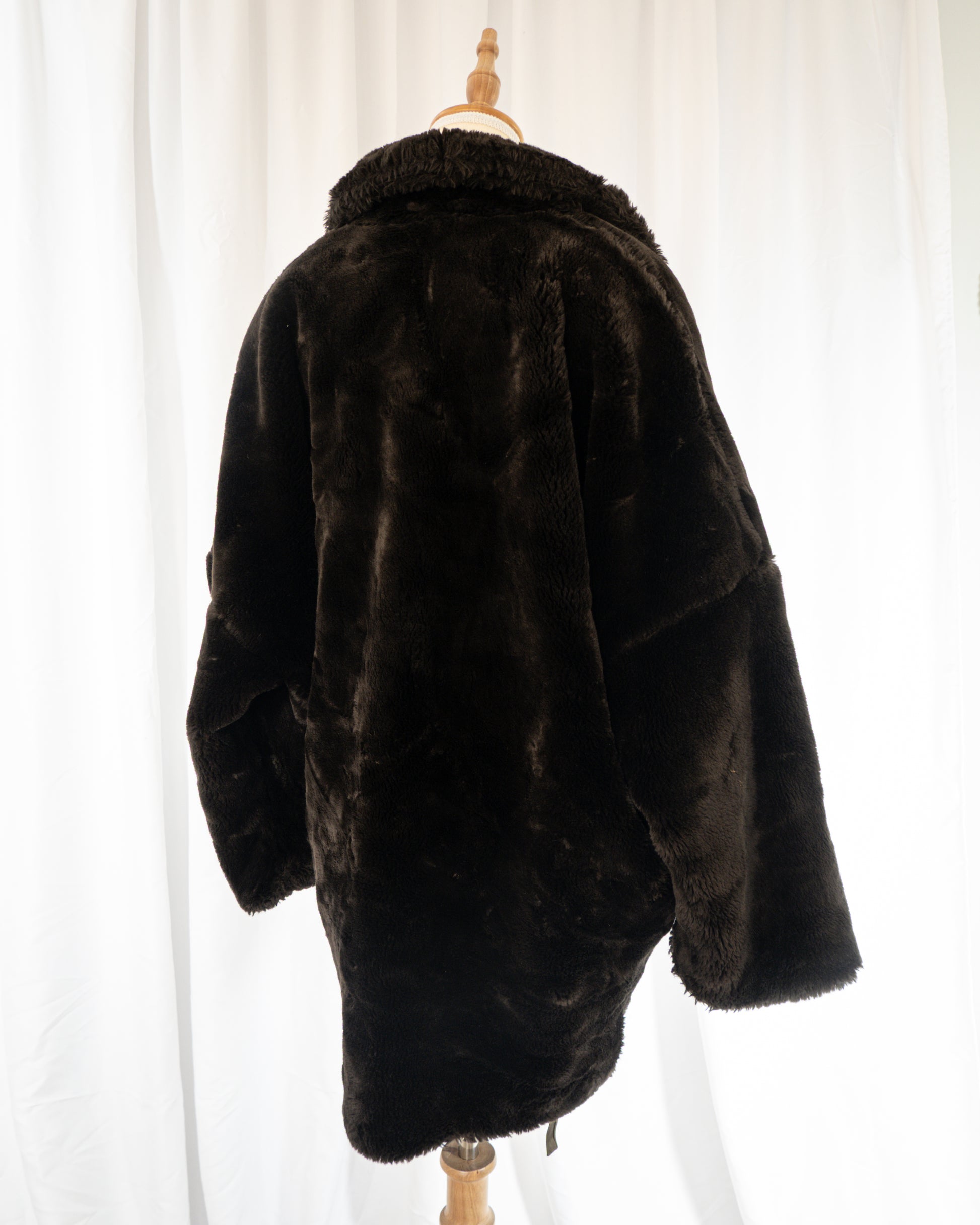 Abrigo Faux Fur Café Chocolate - Novelti - La Reversa