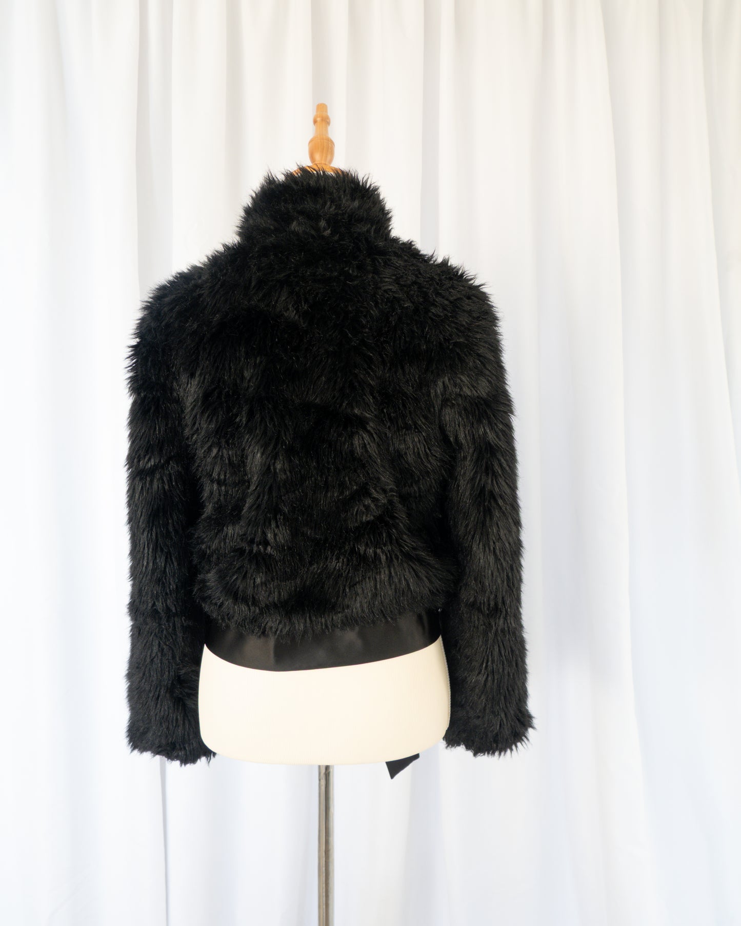 Abrigo  Faux Fur Negra  - Jessica - La Reversa