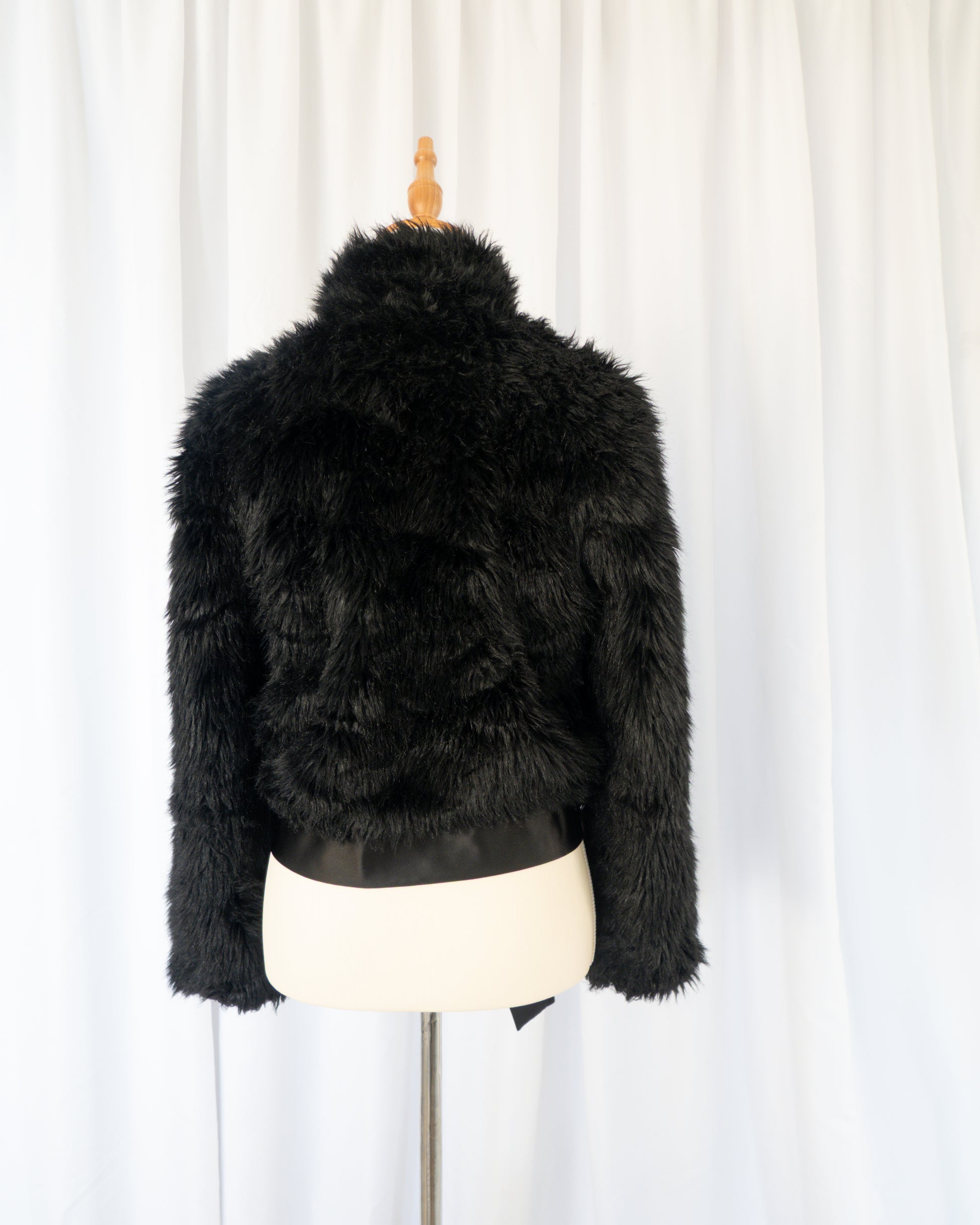 Abrigo  Faux Fur Negra  - Jessica - La Reversa