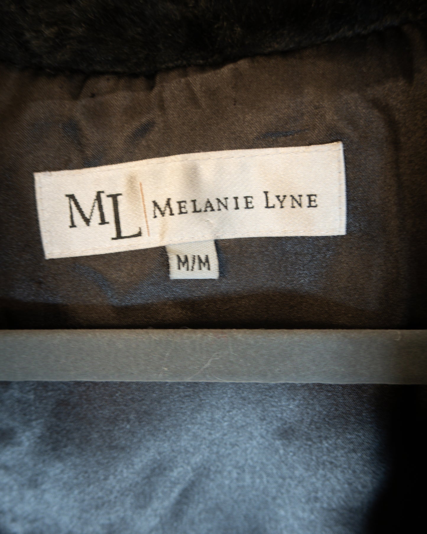 Abrigo Faux Fur Negra - Melanie Lyne - La Reversa
