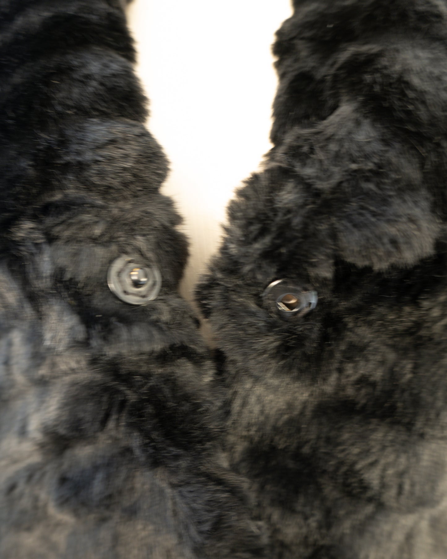 Abrigo Faux Fur Negra - Melanie Lyne - La Reversa