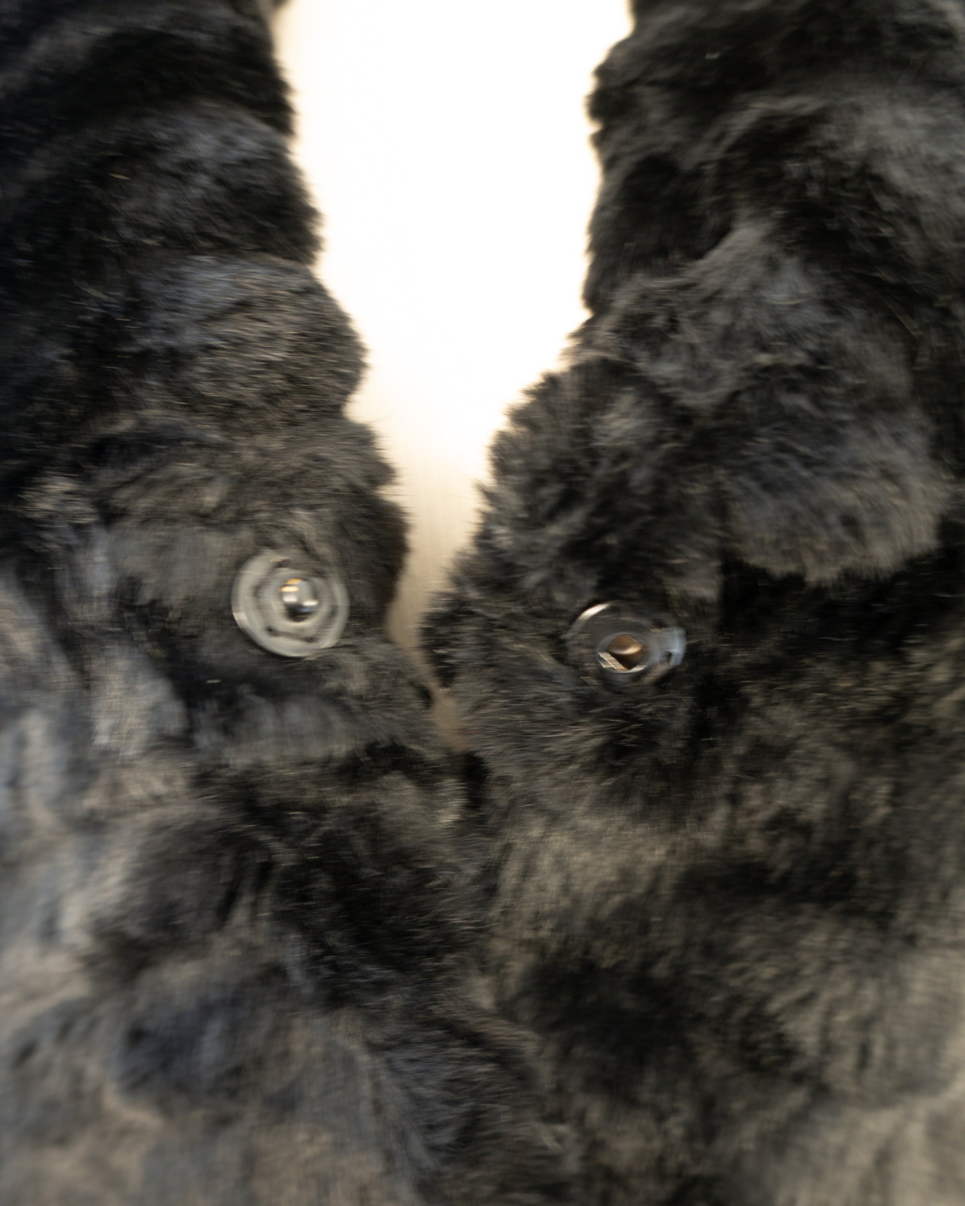 Abrigo Faux Fur Negra - Melanie Lyne - La Reversa