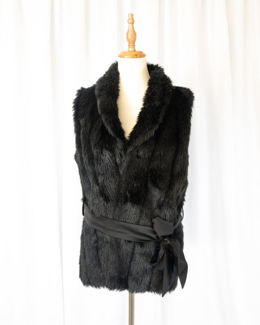 Abrigo Faux Fur Vest Negro con Lazo Satinado - La Reversa
