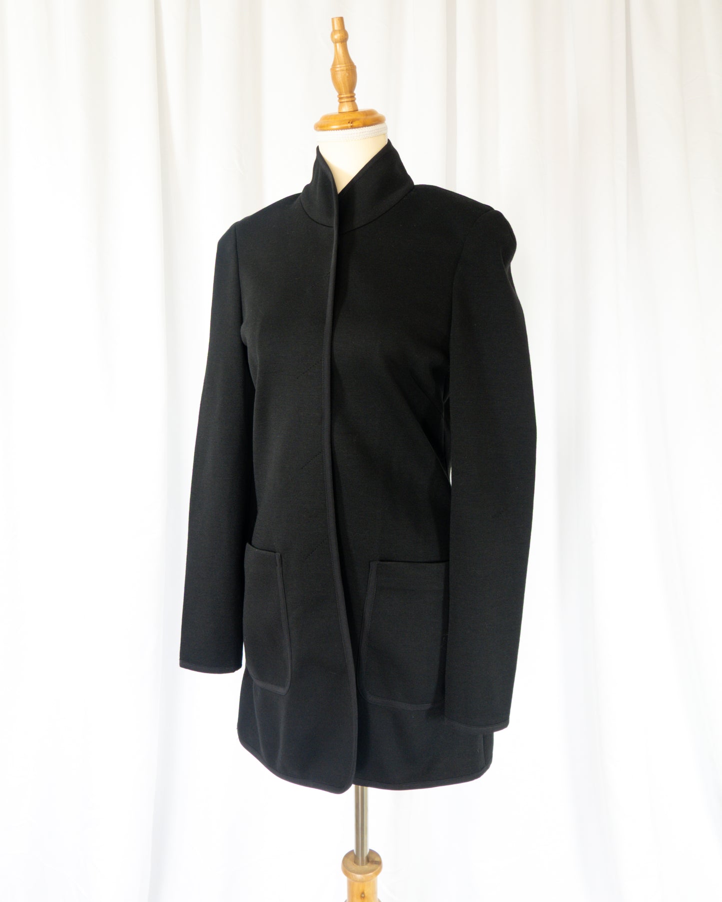 Blazer Minimal Negro Estructurado - Emanuel Ungaro - La Reversa