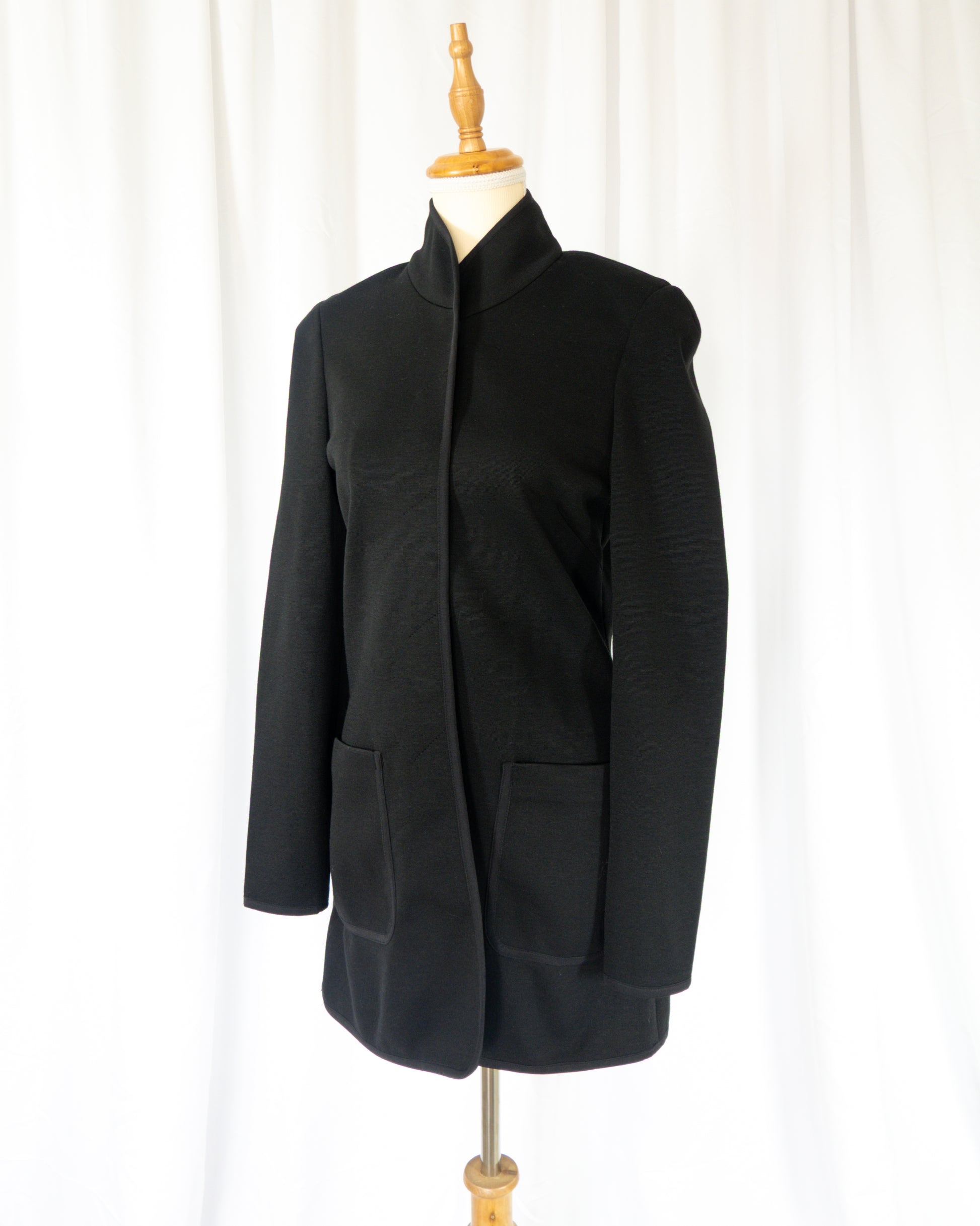 Blazer Minimal Negro Estructurado - Emanuel Ungaro - La Reversa