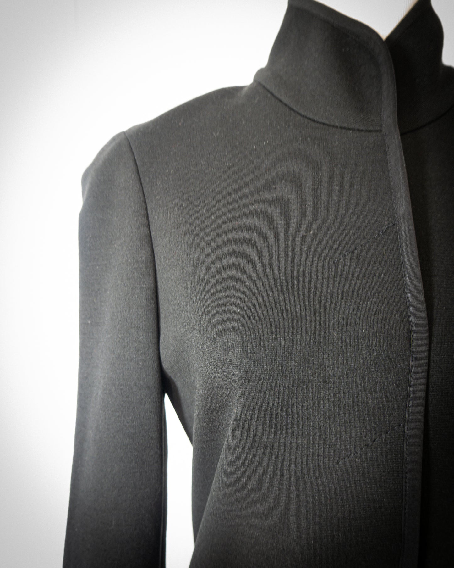 Blazer Minimal Negro Estructurado - Emanuel Ungaro - La Reversa