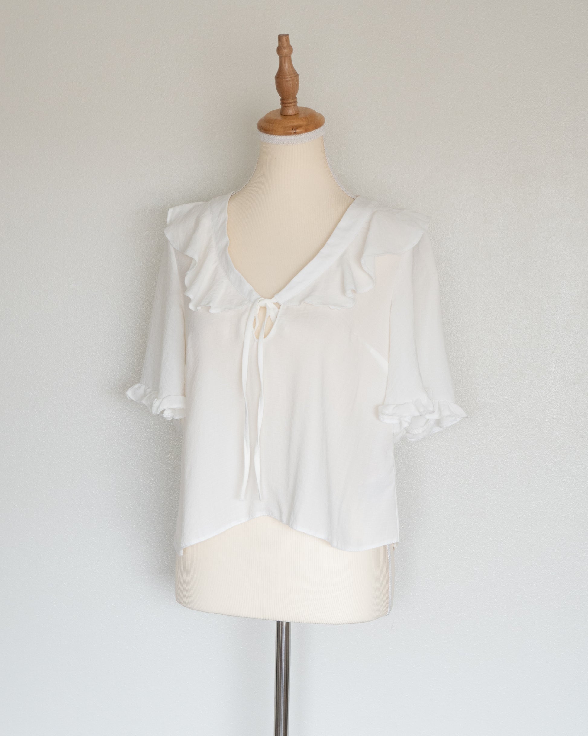 Blusa Blanca Lazo y Vuelos - Topshop - La Reversa