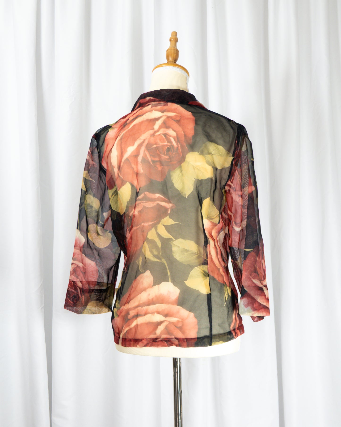 Blusa Mesh Rose Garden - Cartoon - La Reversa