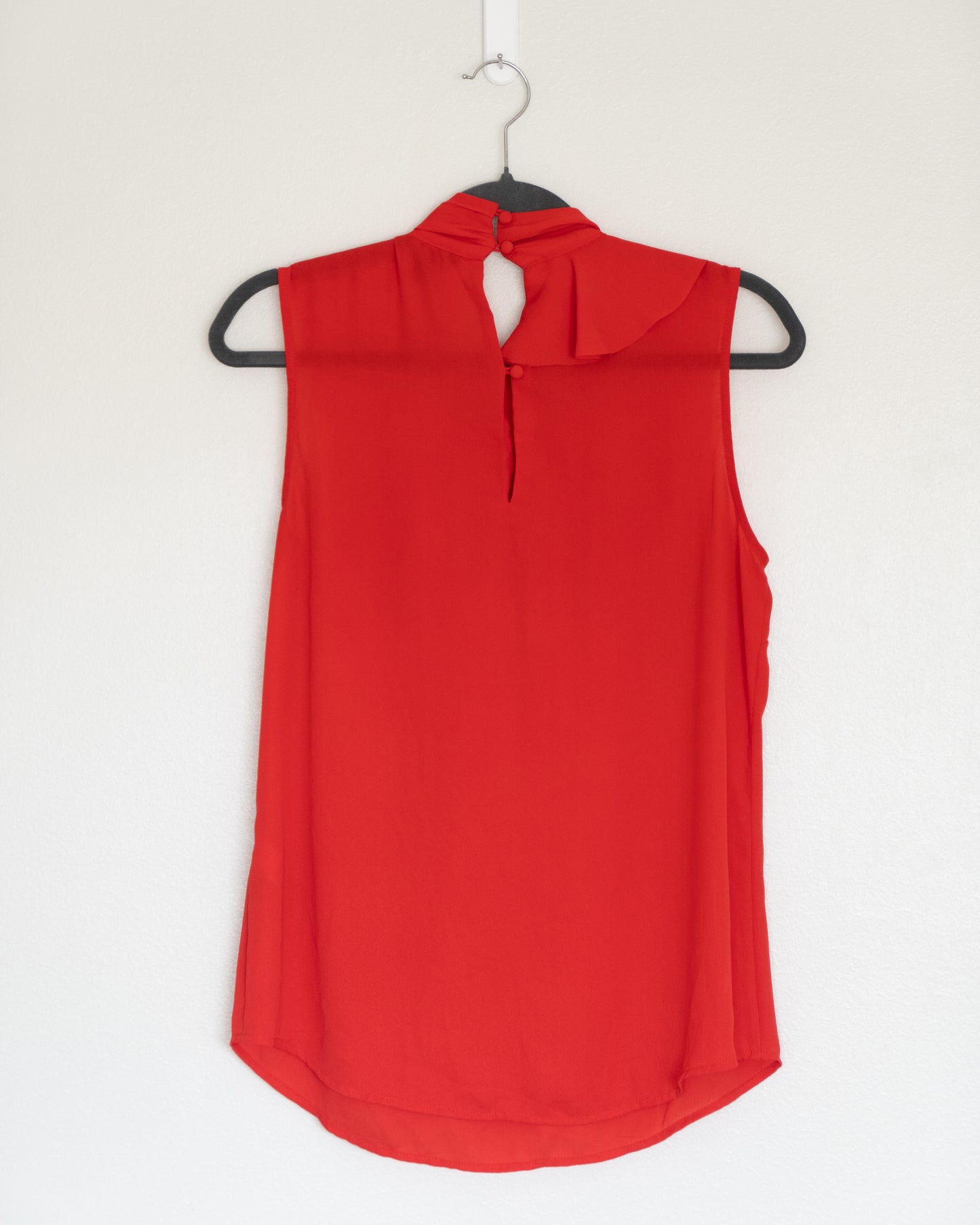 Blusa Roja con Lazo y Vuelos - Banana Republic - La Reversa