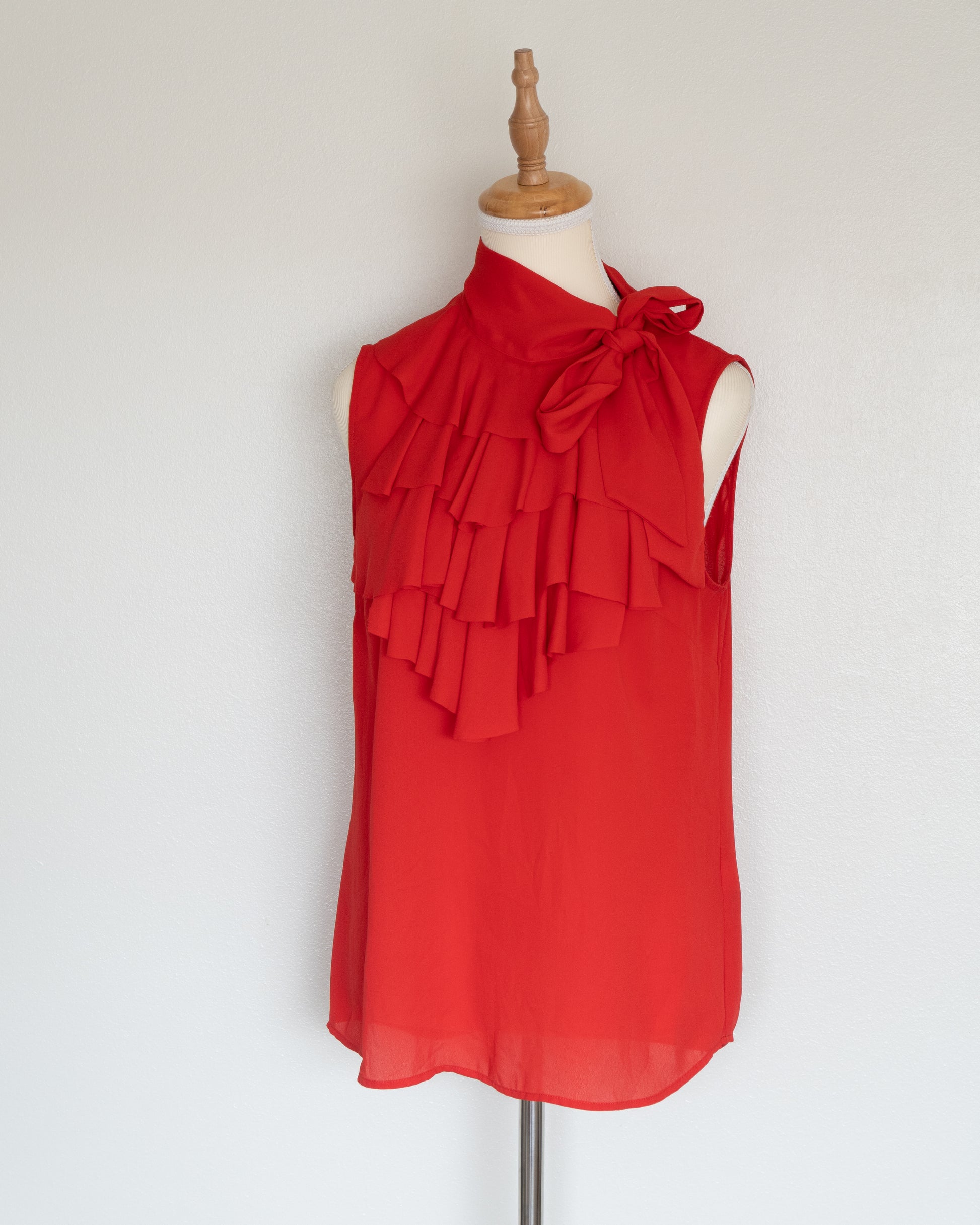 Blusa Roja con Lazo y Vuelos - Banana Republic - La Reversa