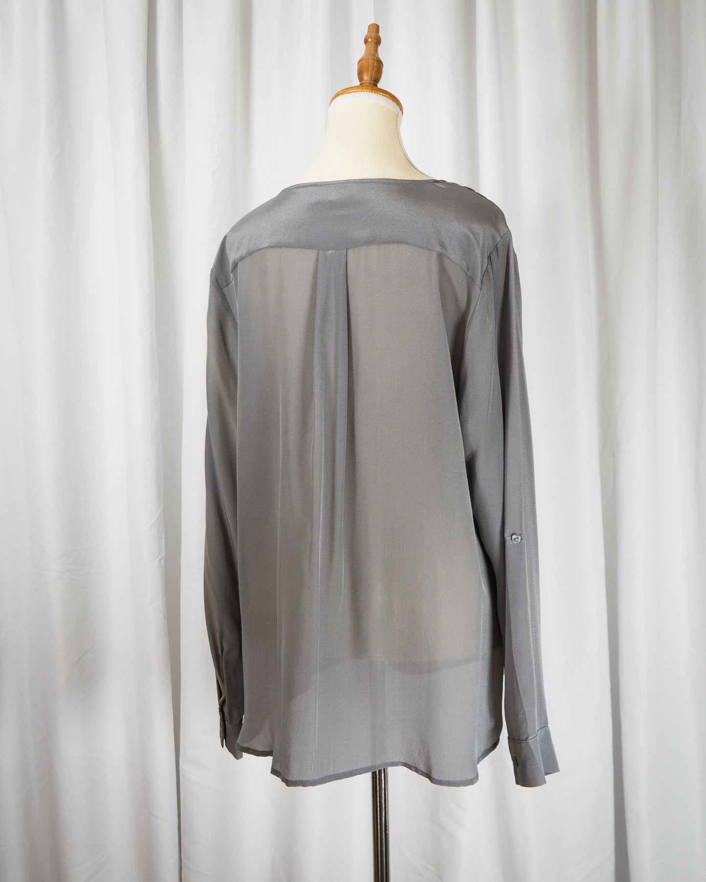 Blusa Satinada Silver Grey - Rick Cardona - La Reversa