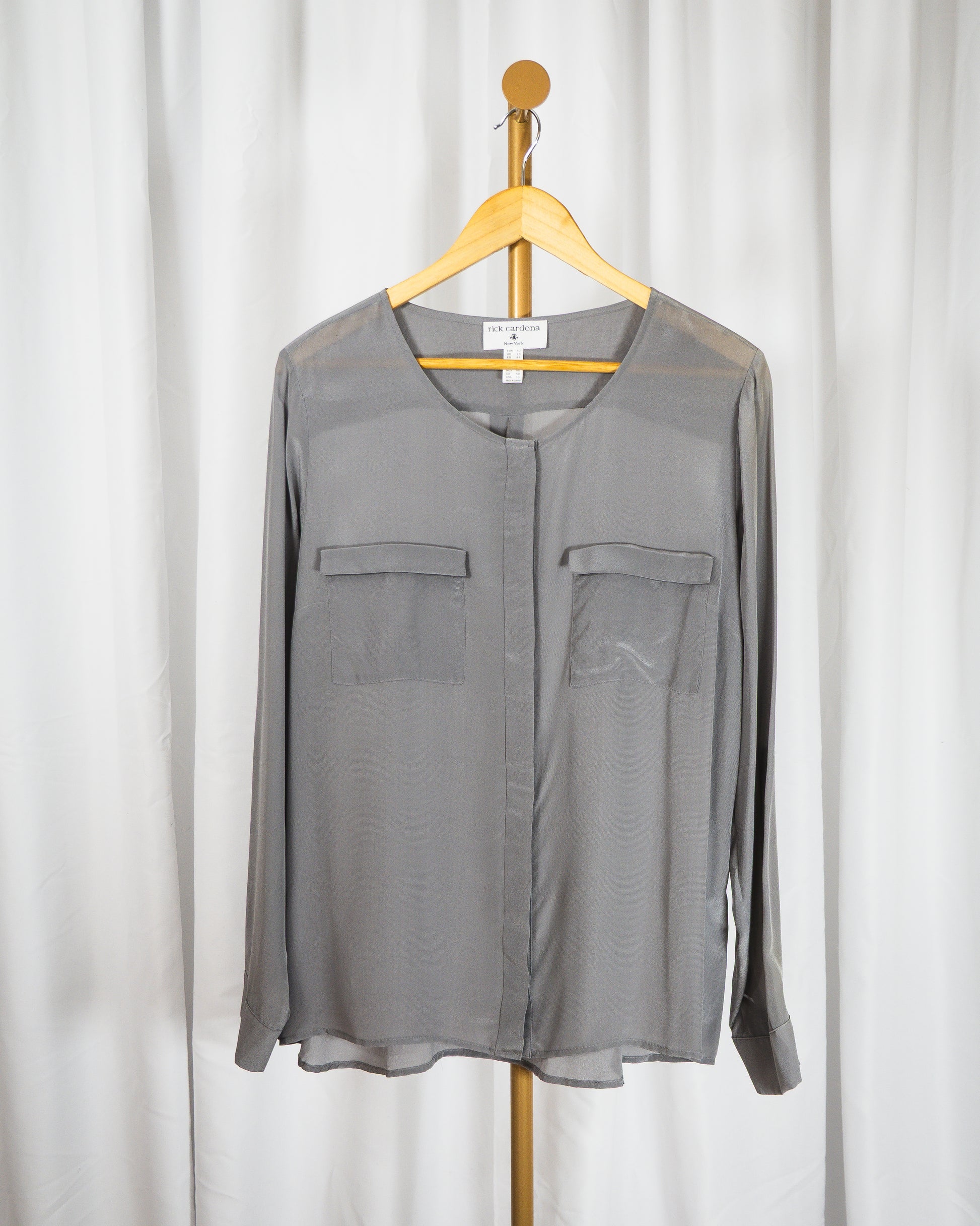 Blusa Satinada Silver Grey - Rick Cardona - La Reversa