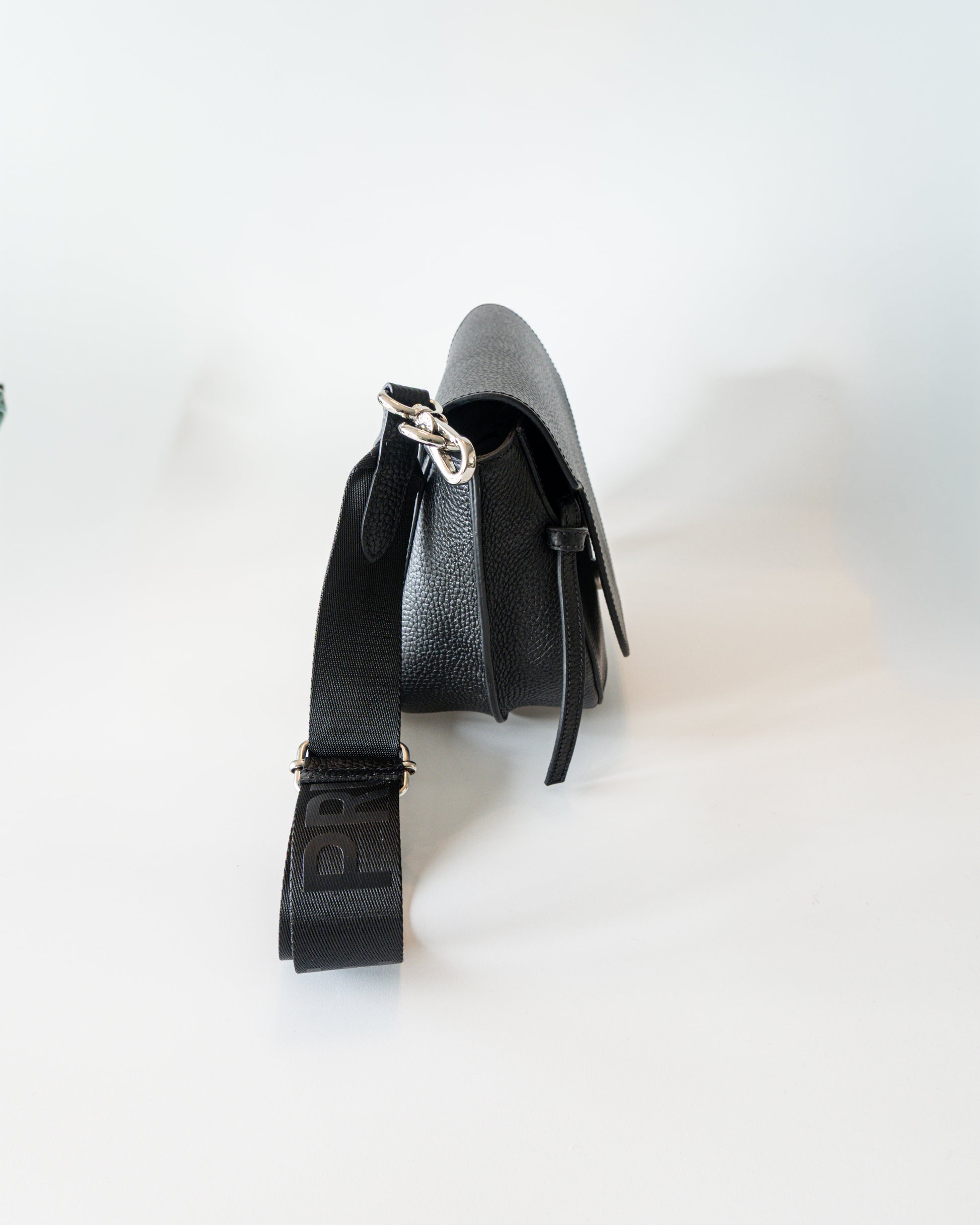 Bolso Bandolera Net en Cuero Graneado - Prüne - La Reversa
