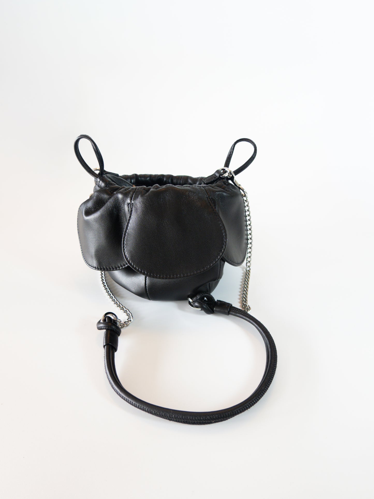 Bolso Pétalo de Piel Negro - Bimba Y Lola - La Reversa