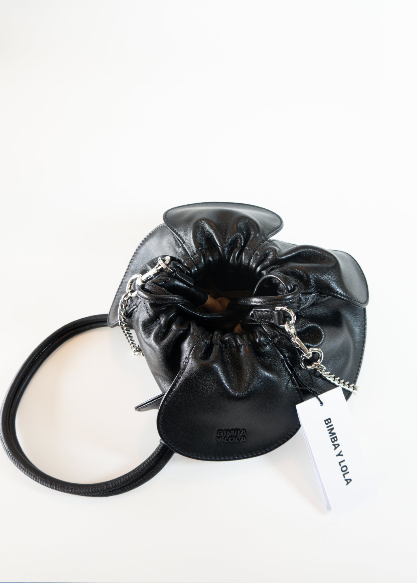 Bolso Pétalo de Piel Negro - Bimba Y Lola - La Reversa