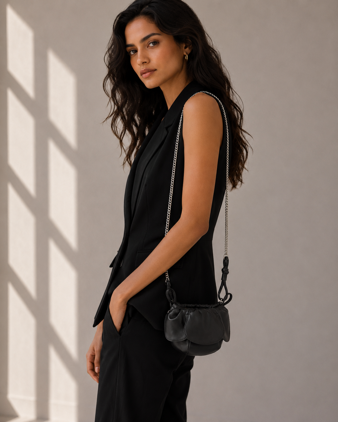 Bolso Pétalo de Piel Negro - Bimba Y Lola - La Reversa