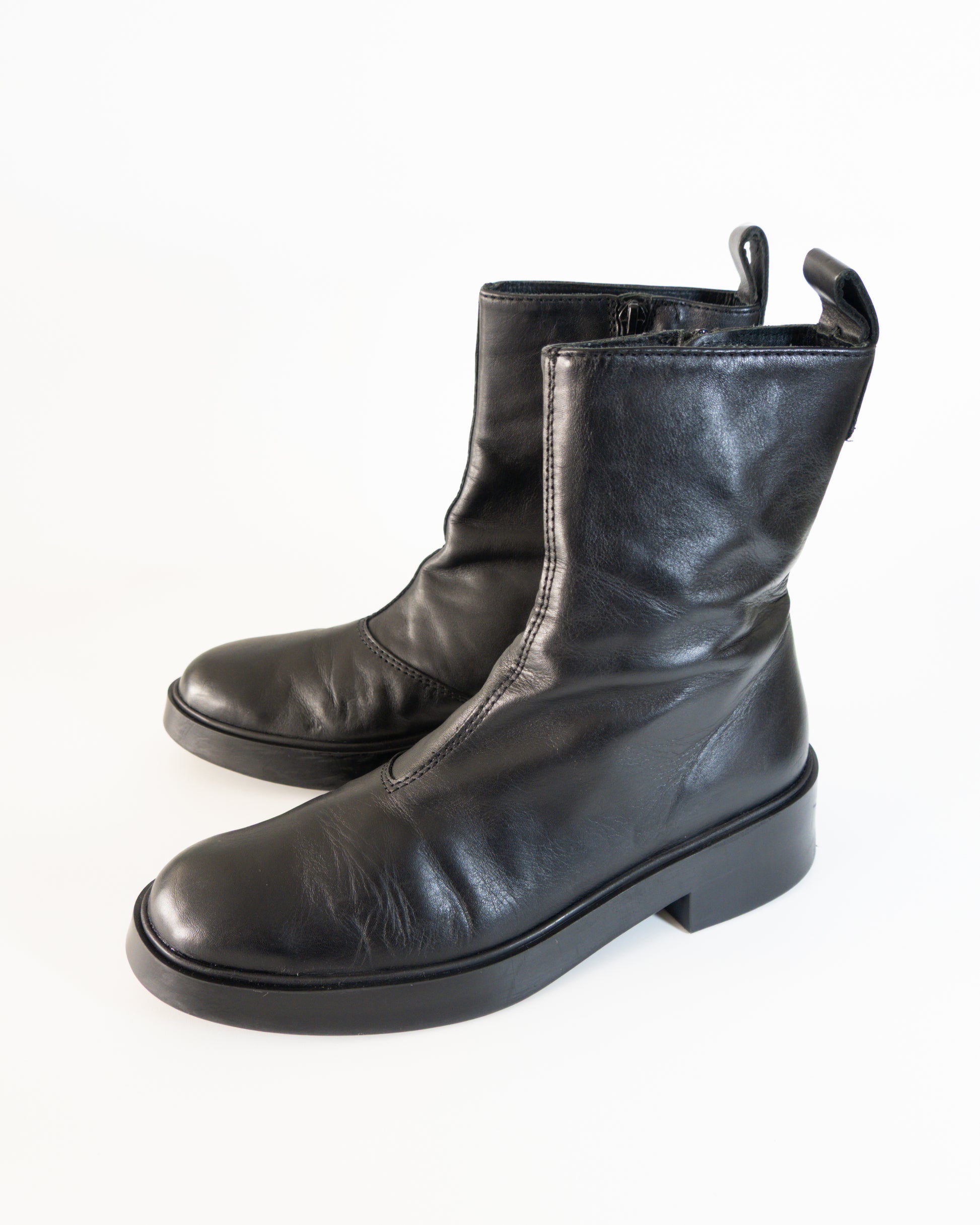 Botines en Cuero Negro -  Bimba Y Lola - La Reversa