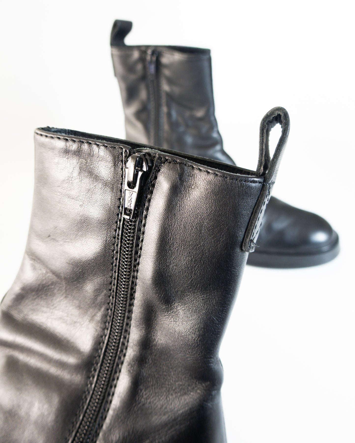 Botines en Cuero Negro -  Bimba Y Lola - La Reversa