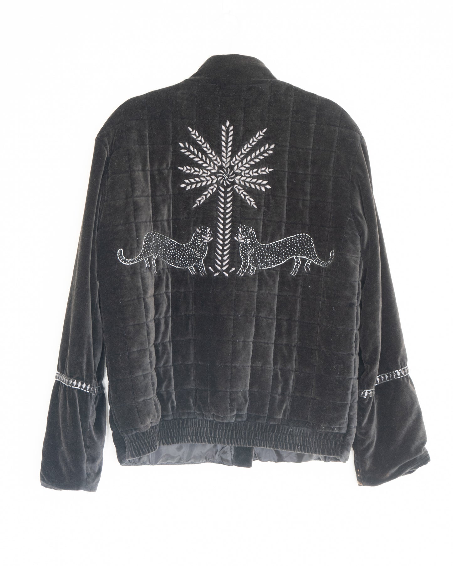 Chaqueta Acolchada Terciopelo Negro Bordado - India Chic - La Reversa