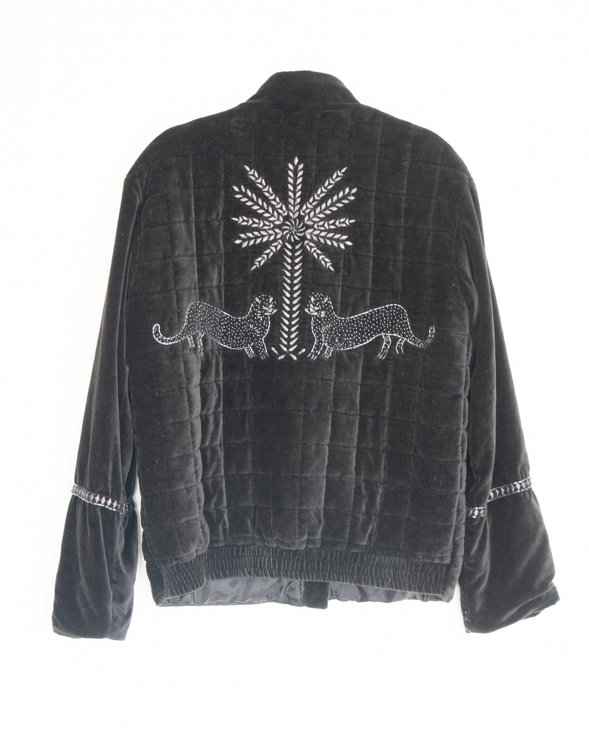 Chaqueta Acolchada Terciopelo Negro Bordado - India Chic - La Reversa