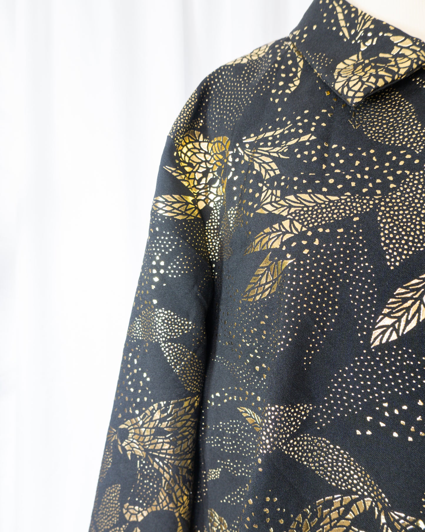 Chaqueta Floral Black & Gold - La Reversa