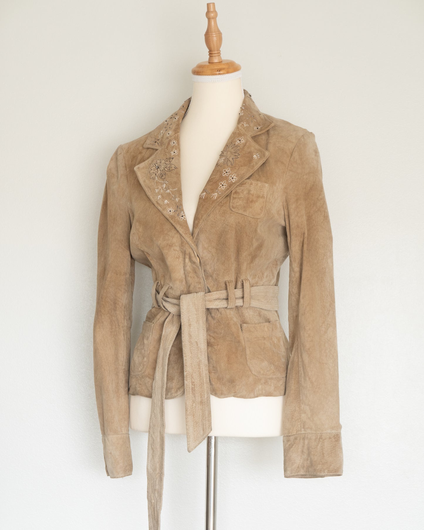 Chaqueta Gamuza Beige Bordada - Arden B - La Reversa