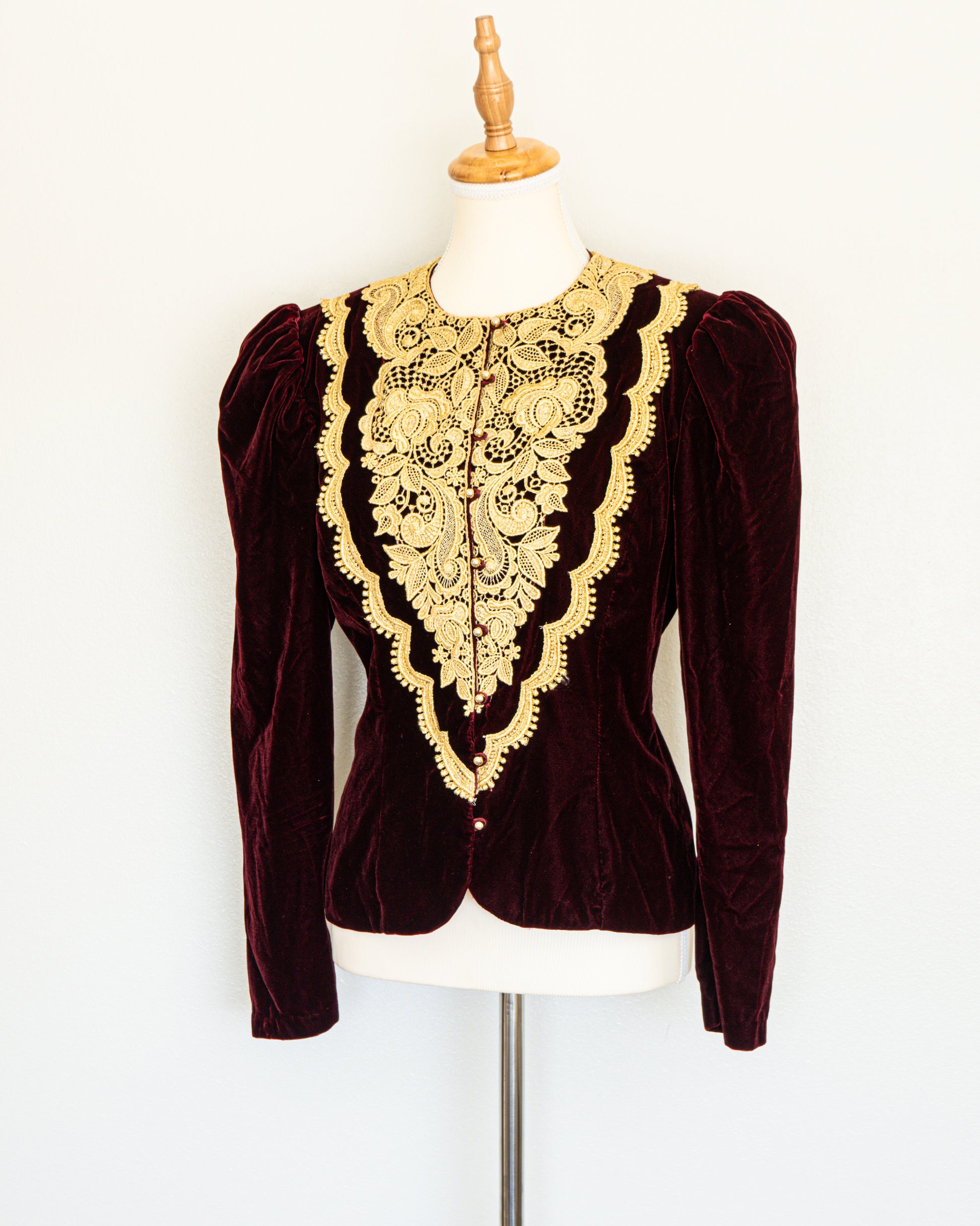 Chaqueta Terciopelo Burdeo Bordado  - Scott McClintock - La Reversa