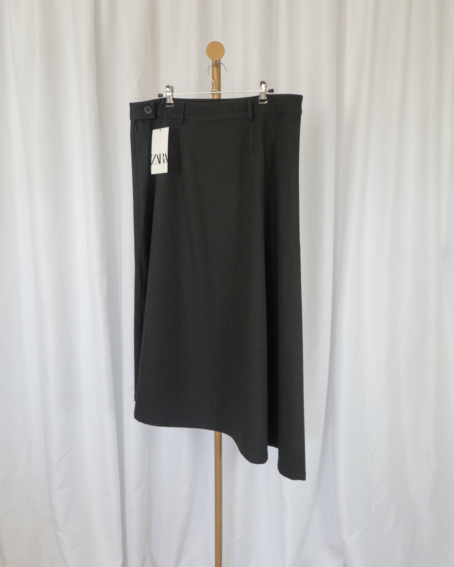 Falda Midi Asymmetrical - Zara - La Reversa