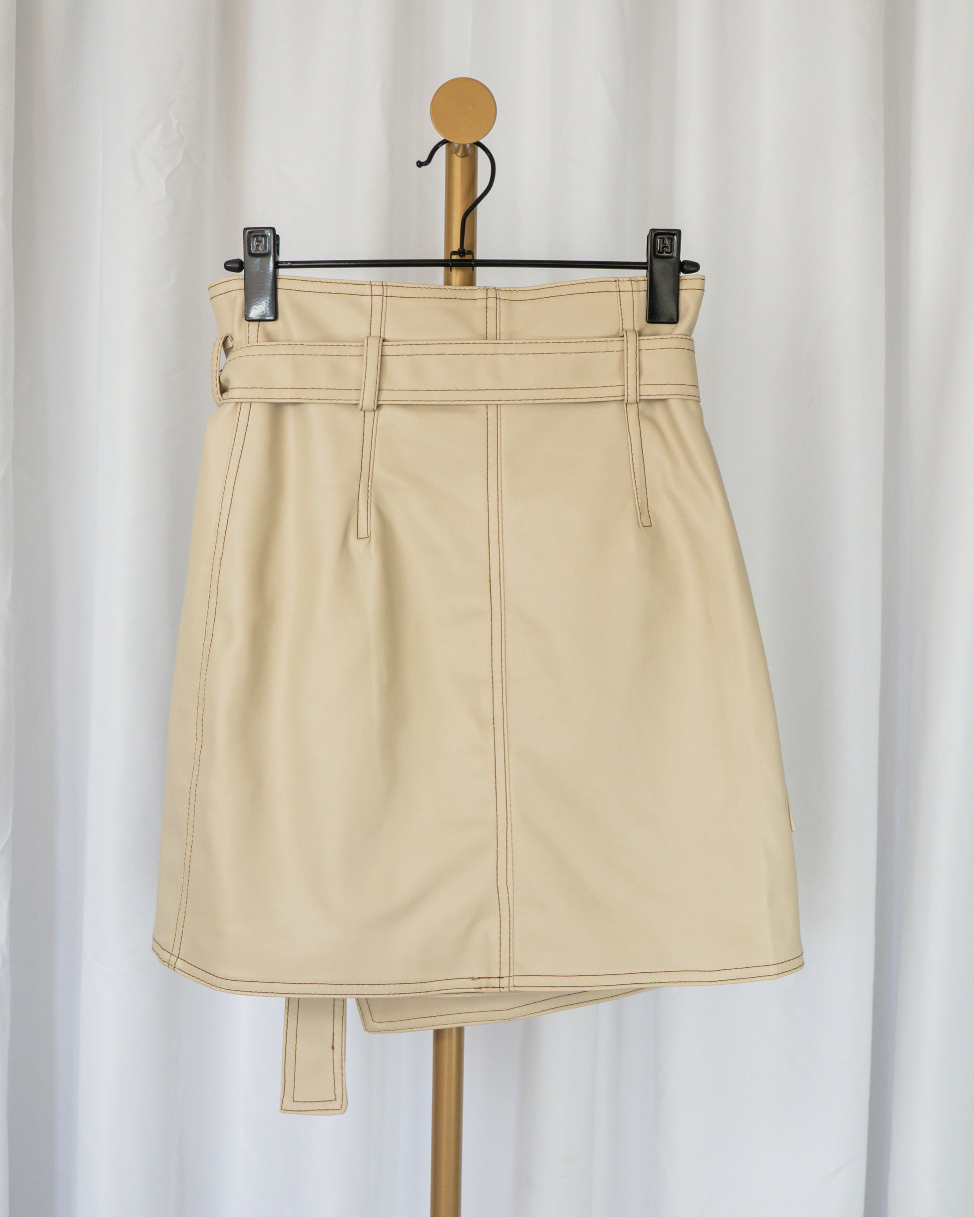 Falda Mini Cruzada Eco Cuero - Saintmalē - La Reversa