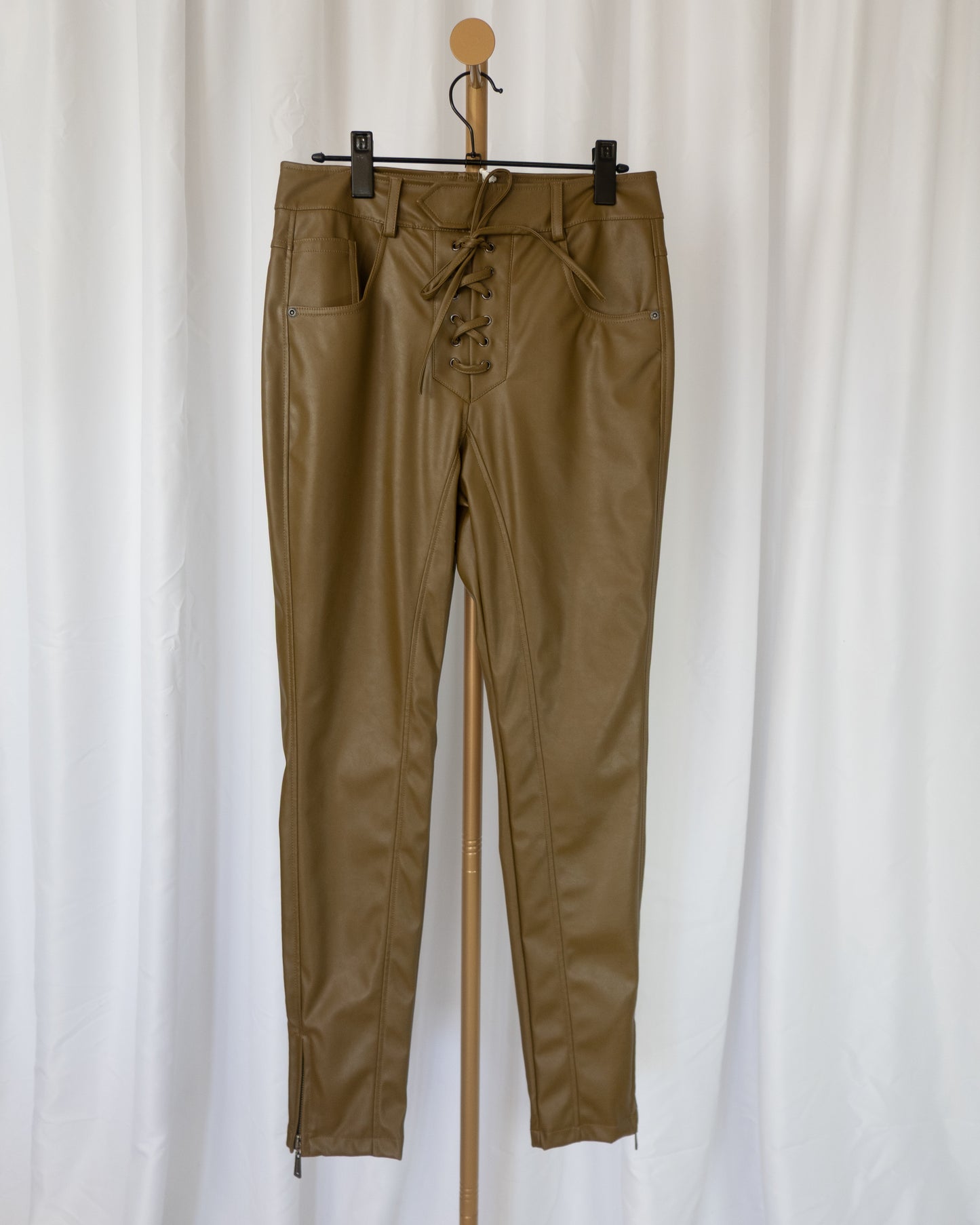 Pantalón Eco Cuero Lace Up - SaintMalē - La Reversa