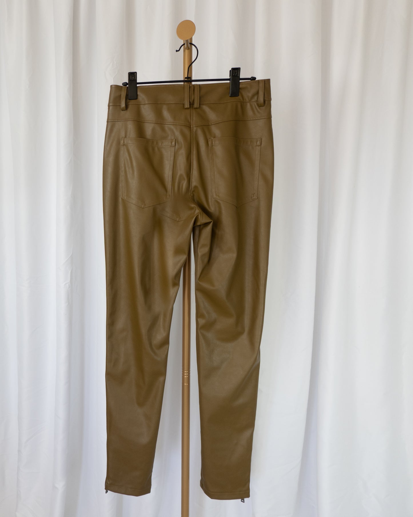 Pantalón Eco Cuero Lace Up - SaintMalē - La Reversa