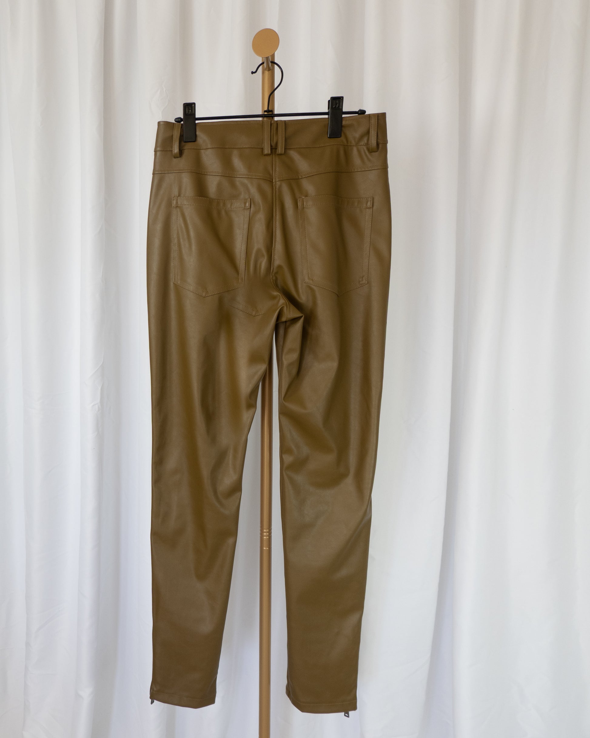 Pantalón Eco Cuero Lace Up - SaintMalē - La Reversa