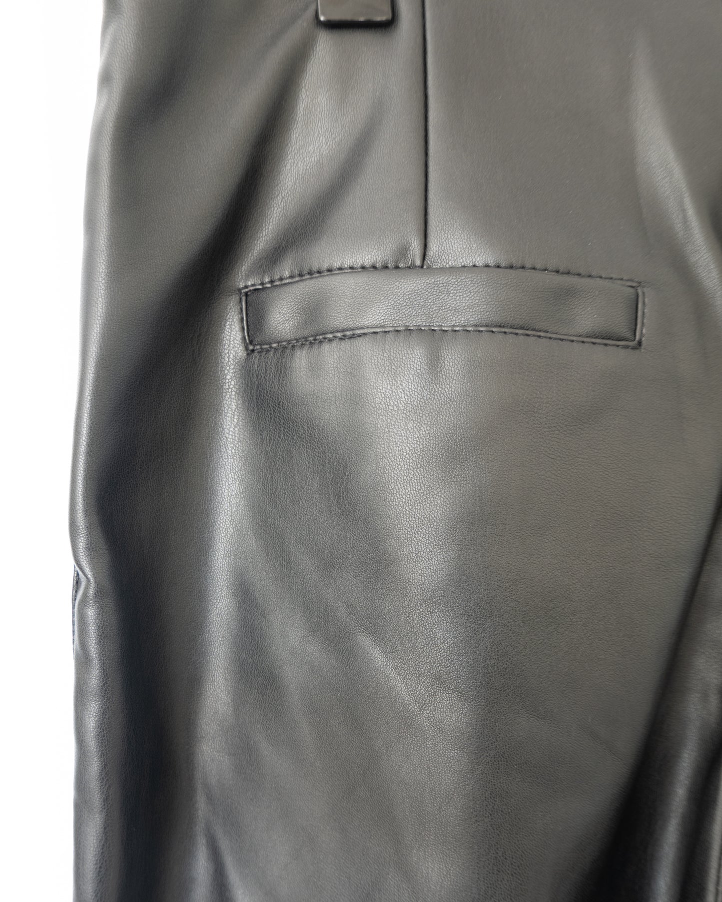 Pantalón Eco Leather Flare - SaintMalē - La Reversa
