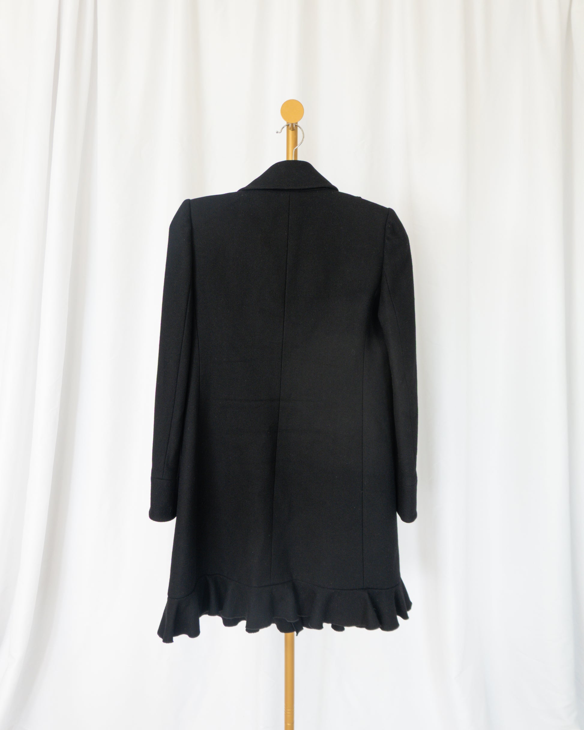 Abrigo Negro con Volantes - Red Valentino