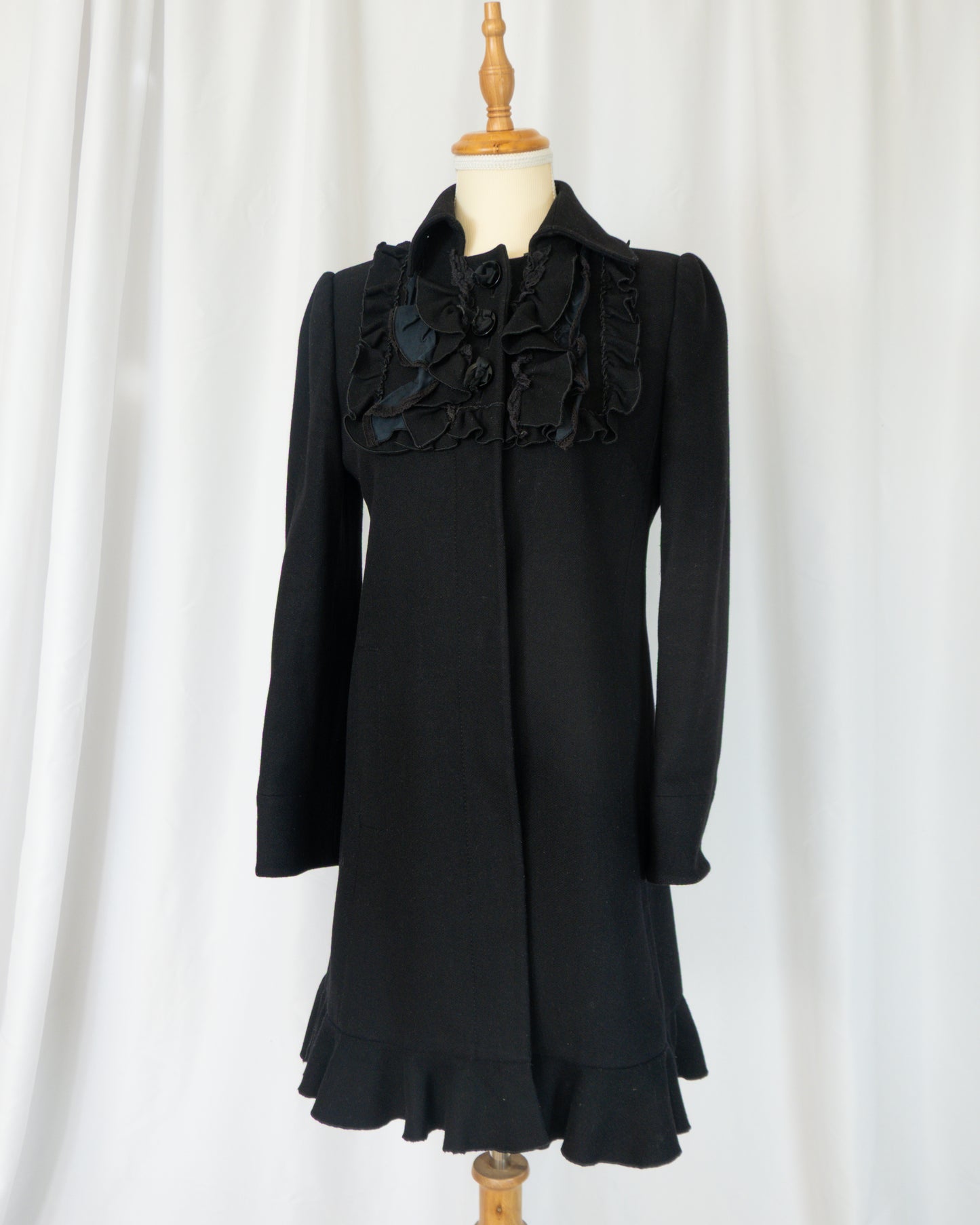 Abrigo Negro con Volantes - Red Valentino