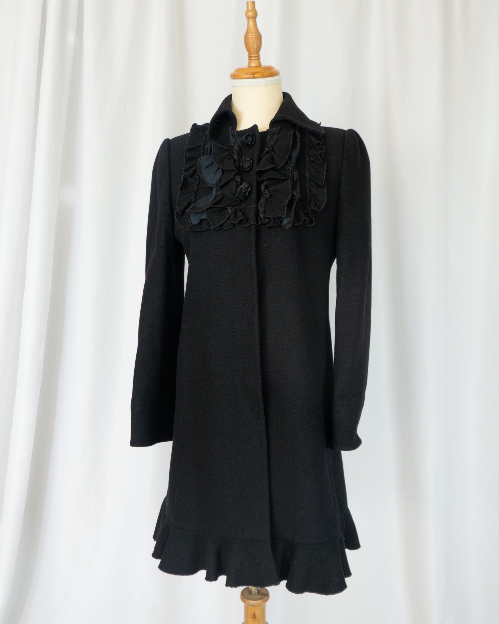 Abrigo Negro con Volantes - Red Valentino
