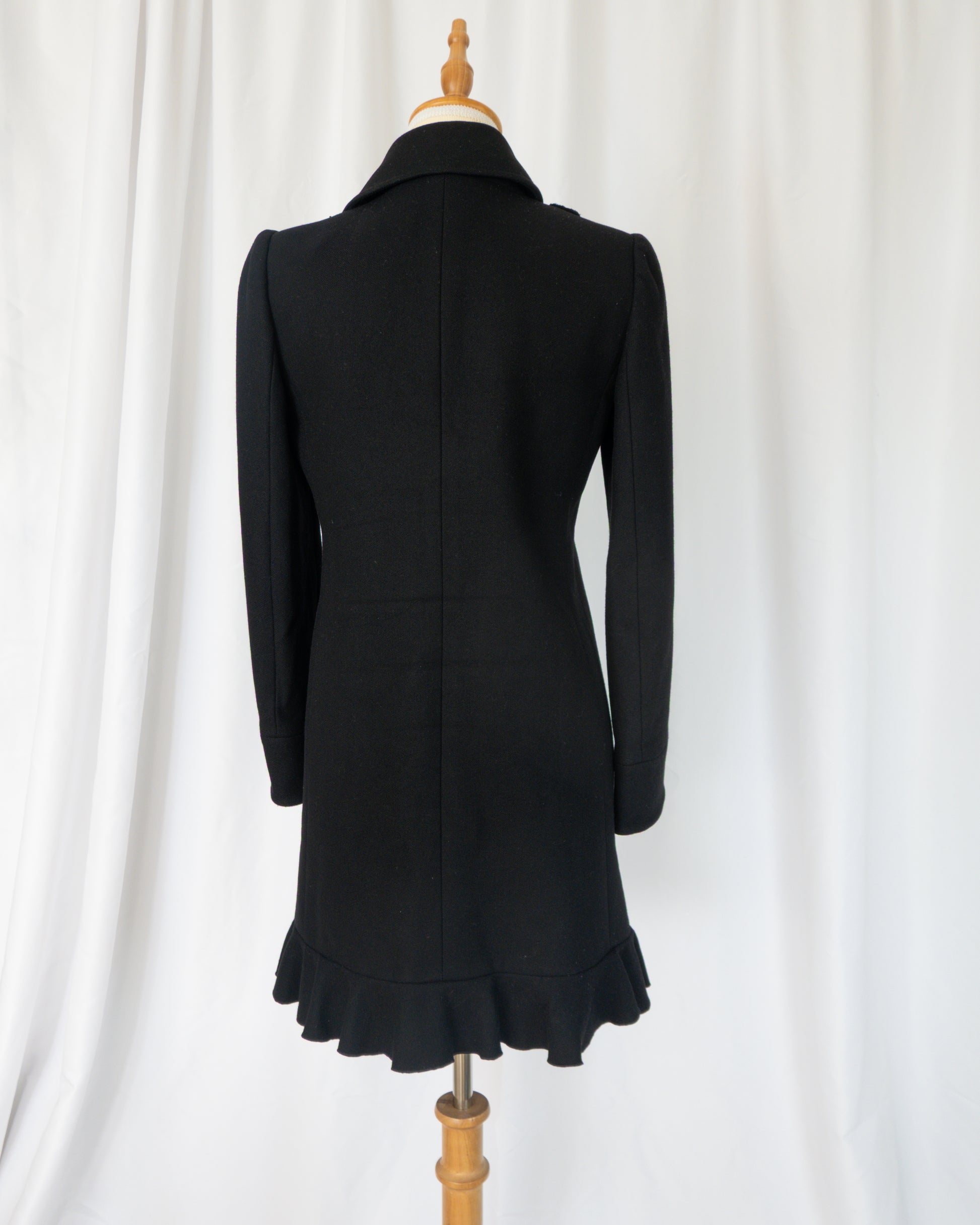 Abrigo Negro con Volantes - Red Valentino
