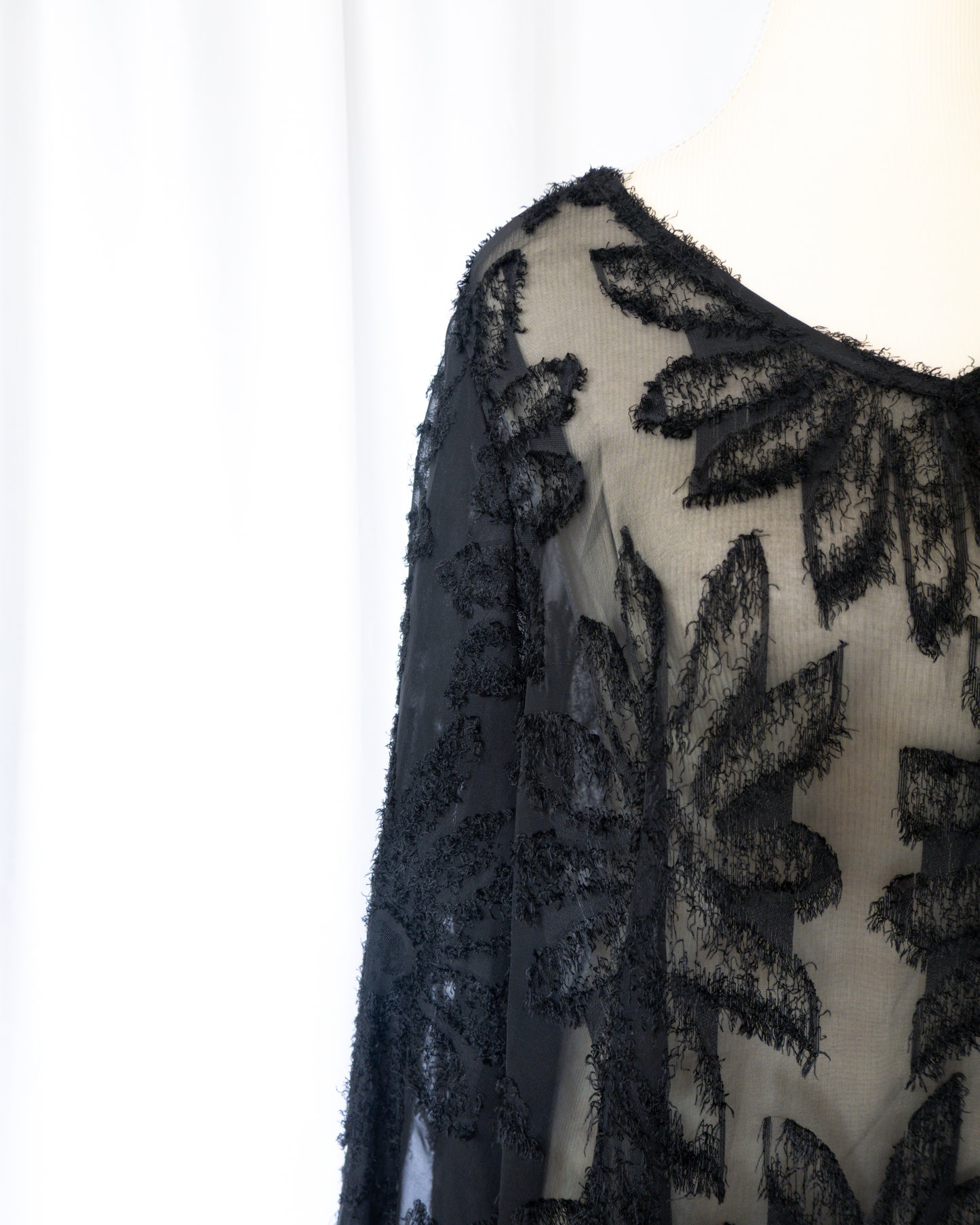 Top Black Sheer Floral Mesh - La Reversa