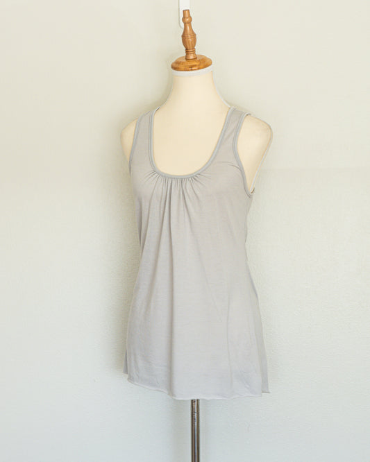 Top Gris con Espalda Calada - Silence + Noise - La Reversa
