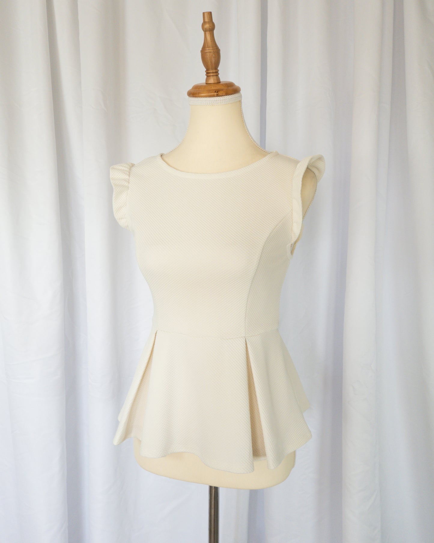 Top Peplum Texturizado Ivory - La Reversa